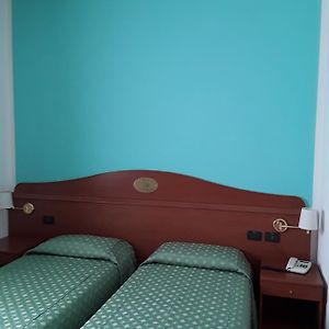 Zimmer mit zwei Einzelbetten